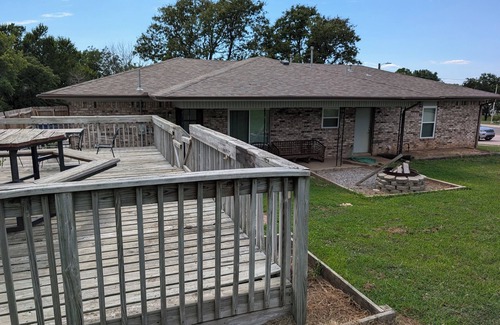 Kaw City House | Charming 3-bedroom house in beautiful Kaw City just minutes from Kaw Lake.