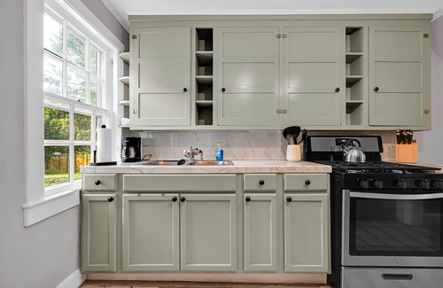 Newburgh House | Charming 3-bedroom house with WiFi, AC in marvelous Hudson Valley.