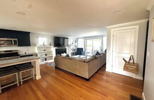 Manomet House | Charming 3-bedroom house with AC, steps to White Horse Beach, Plymouth MA