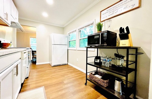 Waycross House | Charming 3-bedroom house well centralized in Waycross.