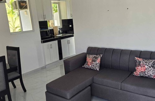 Los Patos House | Charming 3-bedroom house in Paraiso with AC and pool.
