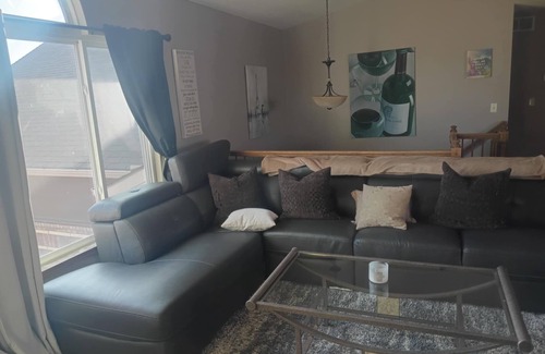 Goddard House | Charming 3-bedroom house in peaceful Goddard with AC, WiFi