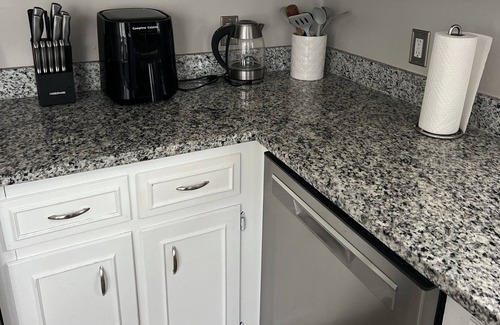Columbia House | Charming 3 bedroom house in delightful Irmo with AC, WiFi