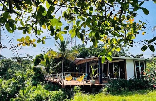 Isla Saboga House | Charming 3-bedroom house with AC, WiFi in fantastic view on Saboga bay