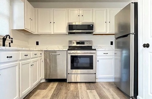 Auburn House | Charming 3-bedroom house with WiFi and AC in Auburn. Complete with a fire pit!