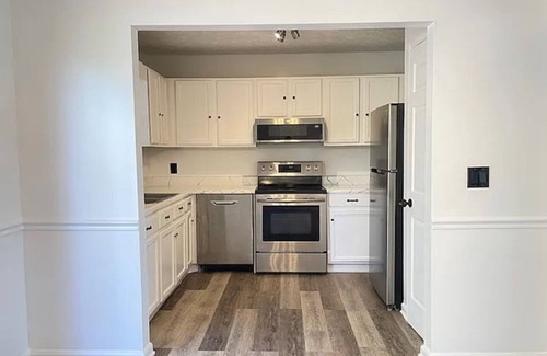 Auburn House | Charming 3-bedroom house with WiFi and AC in Auburn. Complete with a fire pit!