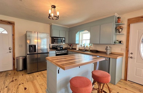 Houston County House | Charming 3-bedroom house with breathtaking views in Newton with AC, WiFi