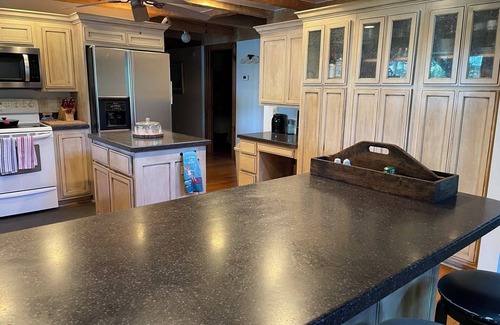 Paisley Cabin | Charming 3-bedroom lakefront cabin in welcoming Paisley