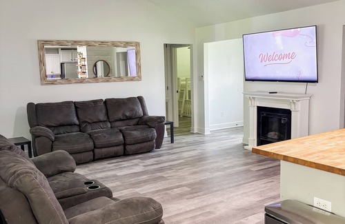 River Trace House | Charming 3-bedroom minutes from OWA