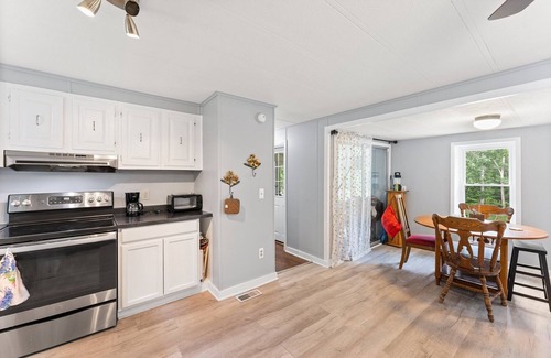 Louisa House | Charming 3-bedroom nestled in the country with WiFi and wooded acres in Louisa