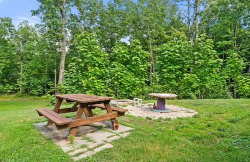Louisa House | Charming 3-bedroom nestled in the country with WiFi and wooded acres in Louisa