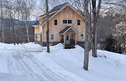 Bethel House | Charming 3-bedroom post & beam WiFi, AC in beautiful Bethel