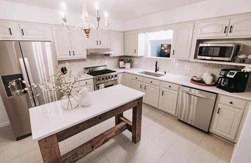 Peoria House | Charming 3 Bedroom Ranch by downtown Peoria & OSF!