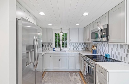 Saybrook Manor Cottage | Charming 3-bedroom cottage short walk to Chalker Beach