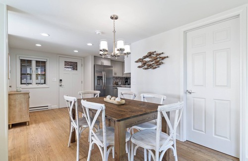 Saybrook Manor Cottage | Charming 3-bedroom cottage short walk to Chalker Beach