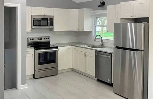 Overland Park House | Charming 3-bedroom house in nice Overland Park with AC, WiFi