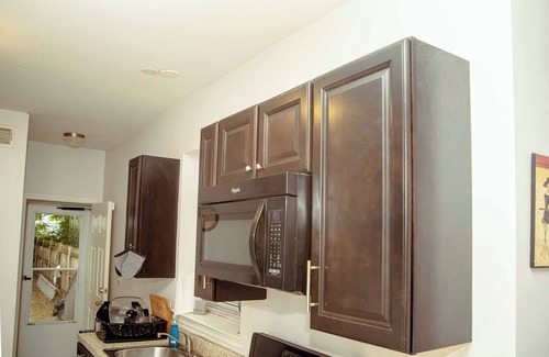 Germantown House | Charming 3-bedroom house in Philadelphia with Central Air and WiFi