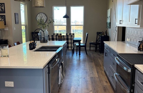 Weston Other | Charming 3-bedroom farmhouse in serene Pilot Point with AC