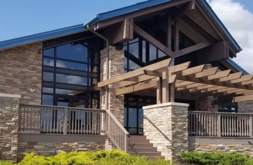 Thornhurst House | Charming 3-bedroom house in the enchanting Arrowhead Lake Community