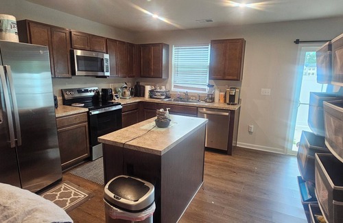 Ruther Glen House | Charming 3-bedroom 2.5 bath townhome with WiFi and AC in Ruther Glen