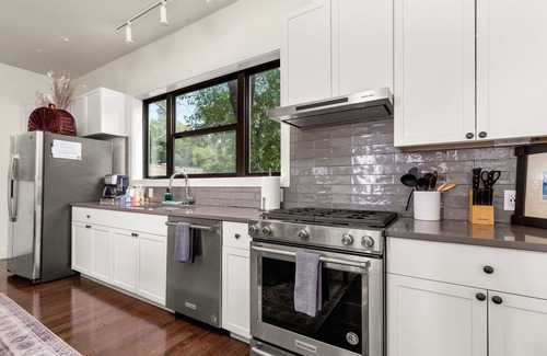 Tobin Hill House | Charming 3-bedroom townhome! Spacious with Luxury! Private Rooftop Views!