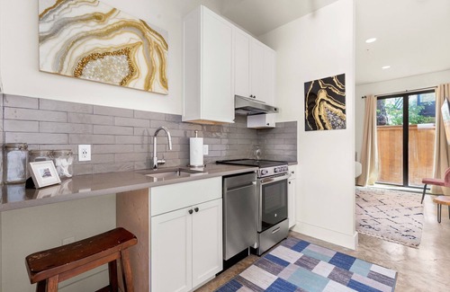 Tobin Hill House | Charming 3-bedroom townhome! Spacious with Luxury! Private Rooftop Views!