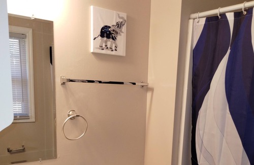 White Stone House | Charming 3-bedroom house in pleasant Spartanburg with AC, WiFi.