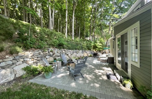 Amesbury House | Charming 3 bedroom with magical patio
