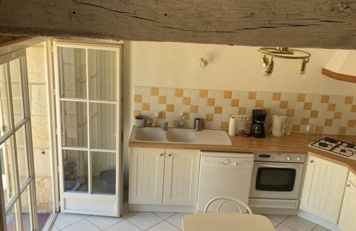Saint-Epain Cottage | Charming 3-Level Cottage with Private Garden & Central Heating in Saint-Épain