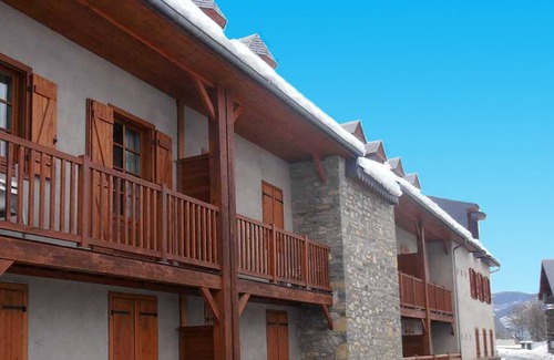 Vignec Apartment | Charming 3-Room Apartment for 8 with Pool Access in Vignec, Near Saint-Lary-Soulan