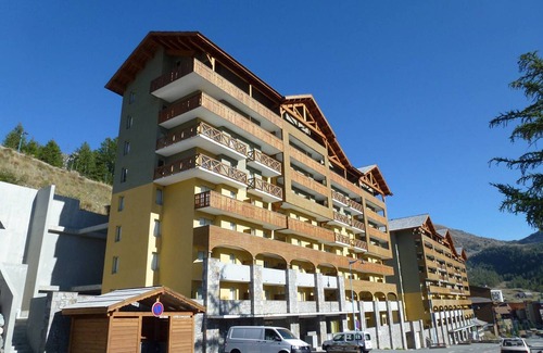 Isola Apartment | Charming 3-room near slopes, parking, Isola 2000