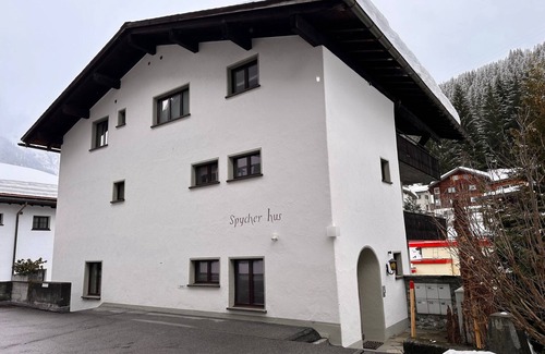 Klosters-Serneus Apartment | Charming 3½ room apartment centrally located in Klosters near Gotschnabahn