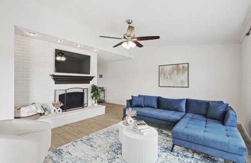 The Colony House | Charming 3Bd 2Ba Home with Private Pool