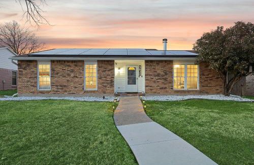 The Colony House | Charming 3Bd 2Ba Home with Private Pool