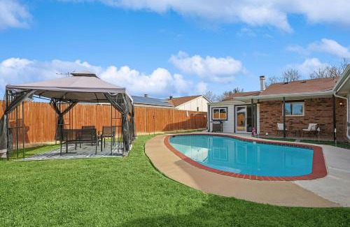 The Colony House | Charming 3Bd 2Ba Home with Private Pool