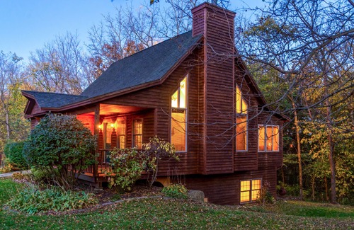 The Galena Territory House | Charming 3BR/3BA With Hot Tub, Fireplace & Pool Table