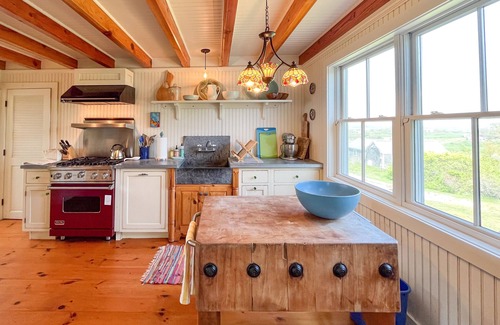 Block Island Cottage | Charming 3BR Cottage Perched above the Sea Offers Spectacular Ocean Sunsets