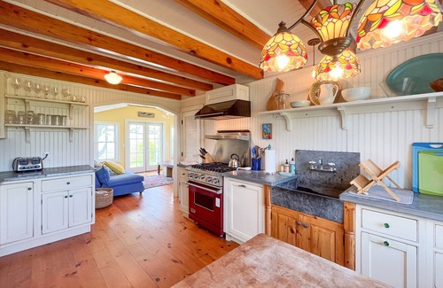 Block Island Cottage | Charming 3BR Cottage Perched above the Sea Offers Spectacular Ocean Sunsets