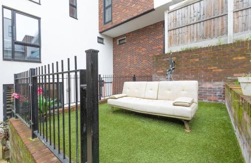 Sudbury Apartment | Charming 3BR Duplex in Wembley, 5 Minutes to Tube