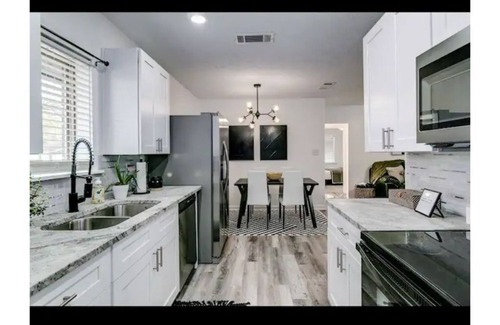 Wake Village House | Charming 3BR Home on Manila
