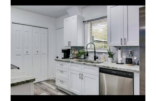 Wake Village House | Charming 3BR Home on Manila