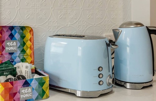 Newmarket Apartment | Charming 3BR Queenslander with Backyard and Play Area