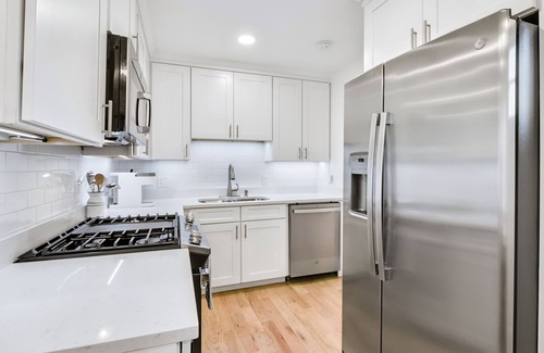 Buford Highway House | Charming 3BR Retreat: Live Like a Local in Chamblee!