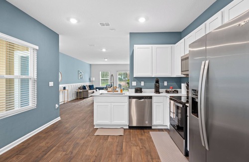 Baymeadows House | Charming 3BR Townhome Centrally located in Jacksonville