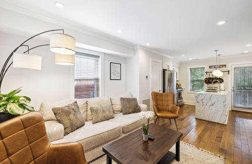 Washington House | Charming 3BR Townhome w/Free Parking