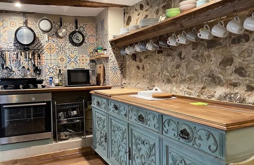 Le Vigeant House | Charming 4 Bedroom 4 Bathroom Gite - 2 Adjoining Cottages - Heated Plunge Pool