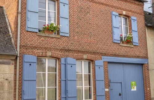 Nourard-le-Franc Cottage | Charming 4-Bed Home with Garden, Wi-Fi, and Modern Amenities in Picardy