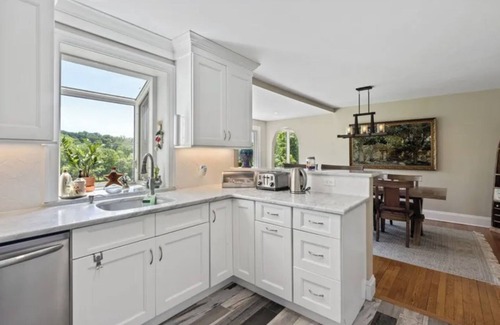 Pompton Lakes House | Charming 4-bedroom country house 40 minutes from NYC