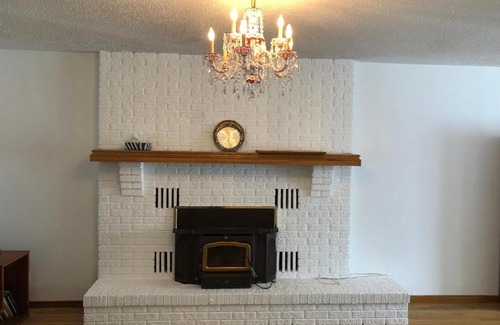 Kingston Ski Chalet | Charming 4-bedroom Cape Cod, 1000 Islands getaway