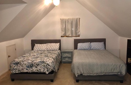 Kingston Ski Chalet | Charming 4-bedroom Cape Cod, 1000 Islands getaway